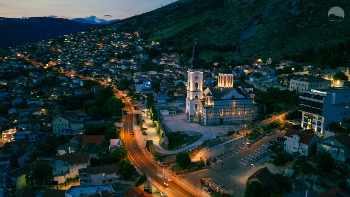 Saborna crkva Svete trojice noću